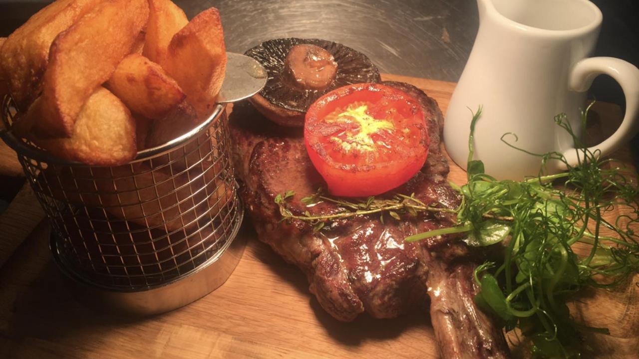The Black Swan Leyburn